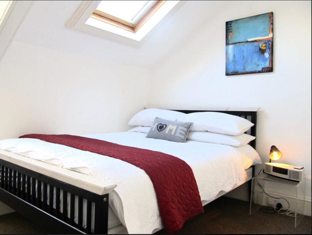 The Hideaway, Victorian Townhouse Apartment With Parking Plymouth Bagian luar foto